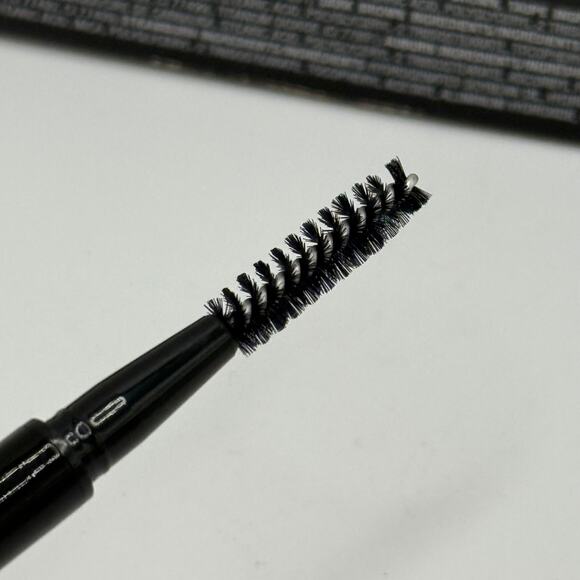 Anastasia Beverly Hills Brow Wiz Eyebrow Pencil Dark Brown 0.085g (0.003oz) - Picture 5 of 8